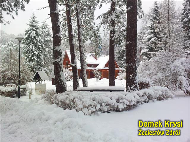 Domek Krysi zimą oferuje tanie noclegi dla narciarzy. Dowozimy do stacji narciarskich Wierchomla, Szczawnik, Piwniczna, Tylicz, Krynica.